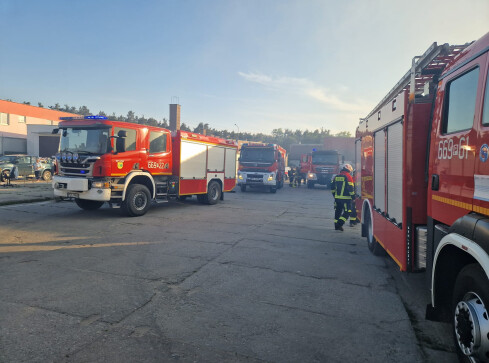 Ogromny pożar zakładu produkcyjnego - grafika