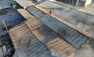 Ogromny pożar zakładu produkcyjnego