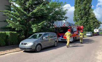 Strażacy wyważyli drzwi do mieszkania. W środku były zwłoki