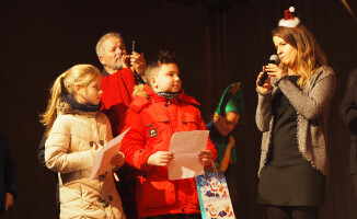 Tłumy pilan witały Świętego Mikołaja z Rovaniemi [GALERIA]