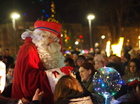 Tłumy pilan witały Świętego Mikołaja z Rovaniemi [GALERIA] - grafika