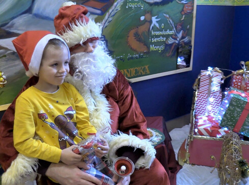 Święty Mikołaj odwiedził dzieci  - grafika