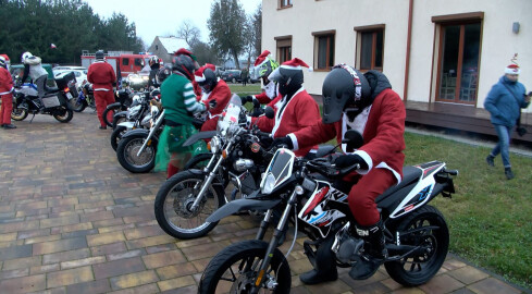 Mikołaje na motocyklach odwiedziły Dom Dziecka  - grafika