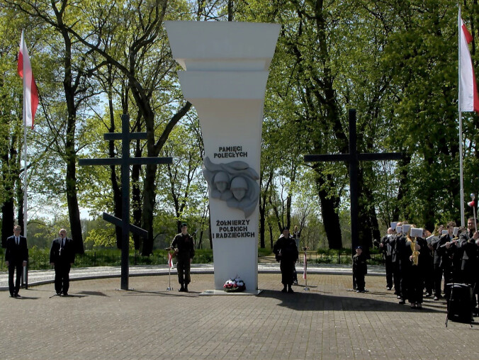 Inscenizacja na 77 rocznicę zakończenia II wojny światowej  - grafika