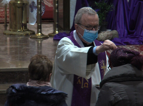 Środa Popielcowa. Kościół katolicki rozpoczyna Wielki Post - grafika