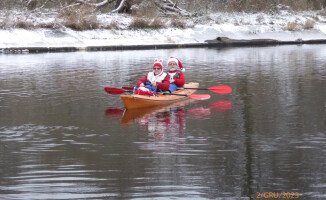 Spływ Mikołajkowy Gwdą w zimowej scenerii