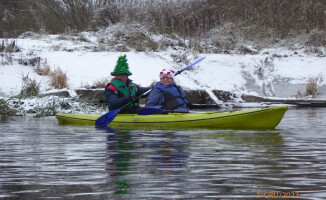 Spływ Mikołajkowy Gwdą w zimowej scenerii