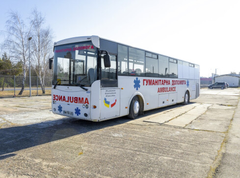 W trzy dni przerobili autobus na ambulans medyczny  - grafika