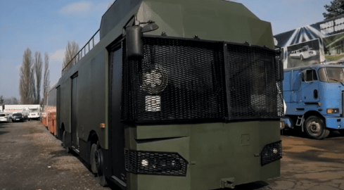 Pilski autobus MZK służy na froncie w Ukrainie  - grafika