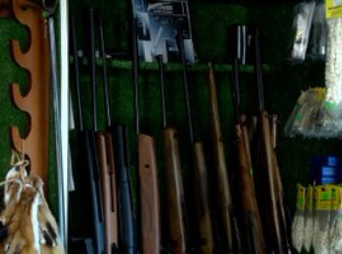 Sklepy z militariami przeżywają oblężenie - grafika