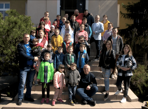 Ukraińcy wyjeżdżają z Szamocina  - grafika