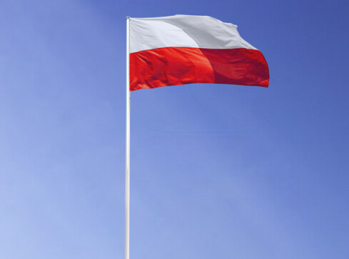 „Pod biało- czerwoną” - trwa konkurs kancelarii premiera  - grafika