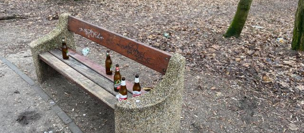 Park na Górnym zamienia się w... śmietnik 