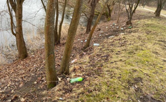 Park na Górnym zamienia się w... śmietnik 