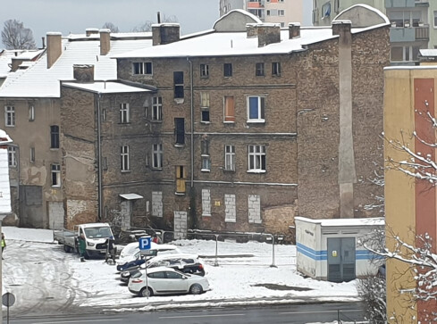 Kamienica wreszcie znika z powierzchni ziemi - VIDEO  - grafika