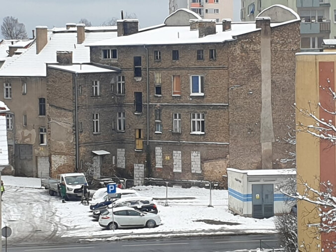 Kamienica wreszcie znika z powierzchni ziemi - VIDEO  - grafika