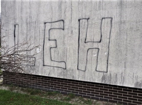 Ortografia leży... Takie hasło w Pile  - grafika