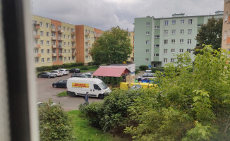 "Mistrzyni parkowania". Bus zajął trzy miejsca na parkingu 