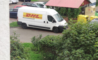 "Mistrzyni parkowania". Bus zajął trzy miejsca na parkingu 