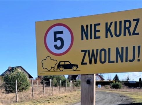 Nowy znak ostrzegawczy w Jeziorkach pod Piłą  - grafika