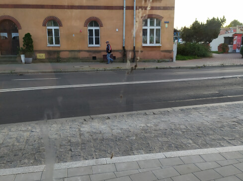 Nowy przystanek ma brudne szyby - skarży się pasażer - grafika