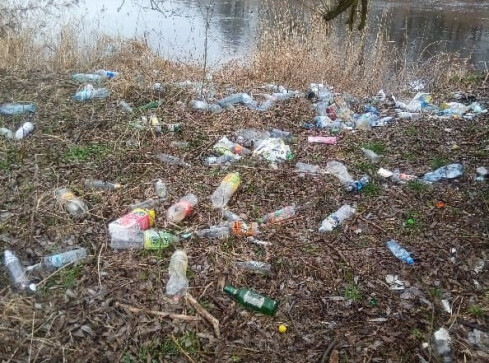 Ścieżka rowerowa nad rzeką i... takie widoki  - grafika