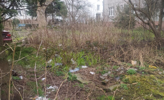 Śmieci przy Sikorskiego w Pile 