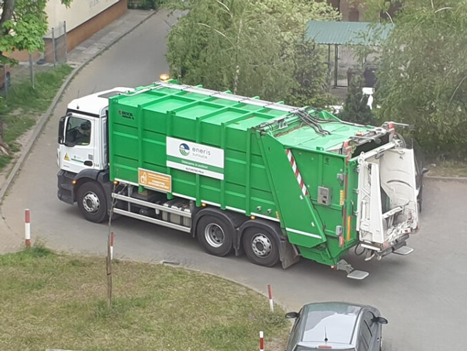 Śmieciarki do odbioru plastiku obierają też makulaturę?  - grafika