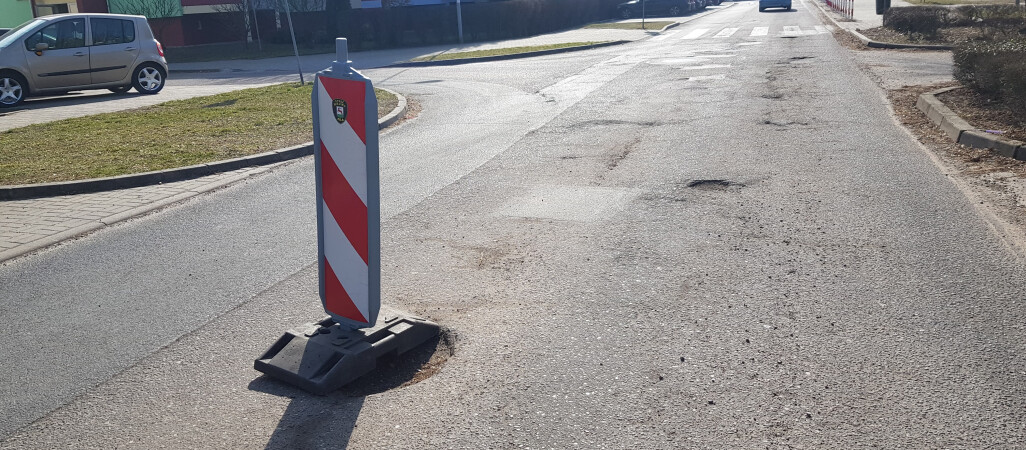 Mieszkańcy skarżą się na dziurawą ul. Złotą w Pile