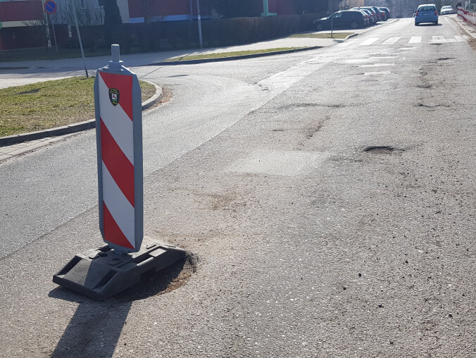 Mieszkańcy skarżą się na dziurawą ul. Złotą w Pile - grafika