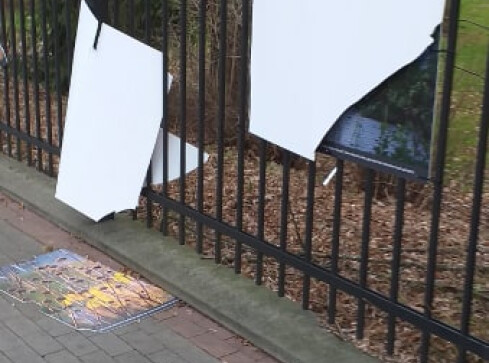 Zdewastowano wystawę na ogrodzeniu Parku Miejskiego? - grafika