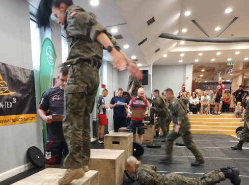 Charytatywne zawody CrossFit z udziałem terytorialsów z Dolaszewa  - grafika
