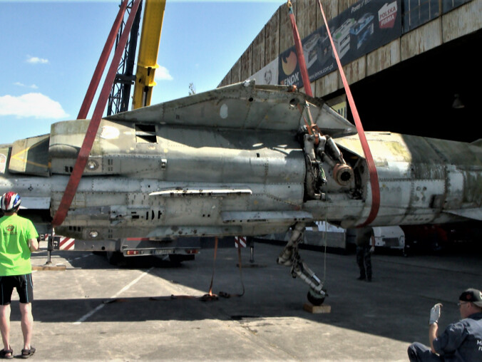Pilanka kupiła samolot odrzutowy MIG-23  - grafika