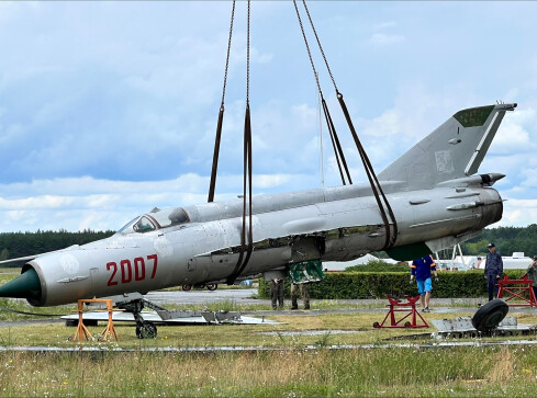 Kolejny nowy - stary odrzutowiec na pilskim lotnisku  - grafika