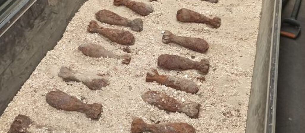 19 granatów na polu. Znalezisko rolnika zabezpieczyli saperzy