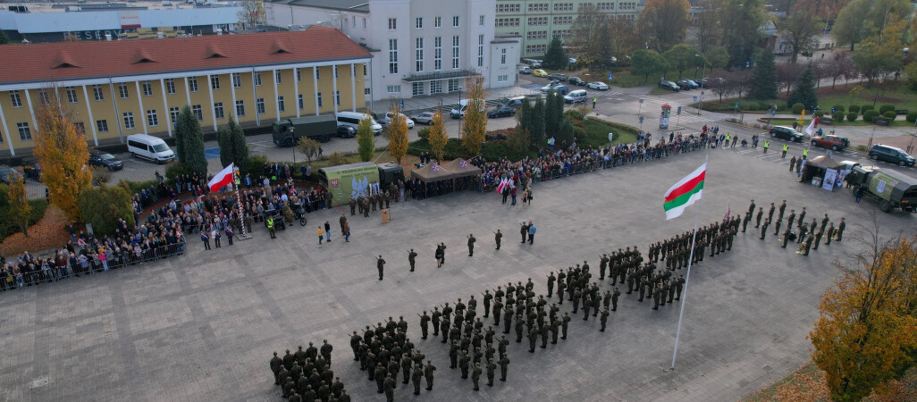 Żołnierze złożyli dzisiaj przysięgę na placu Staszica [ZDJĘCIA]