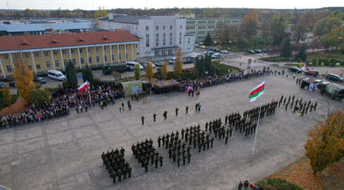 Żołnierze złożyli dzisiaj przysięgę na placu Staszica [ZDJĘCIA] - grafika