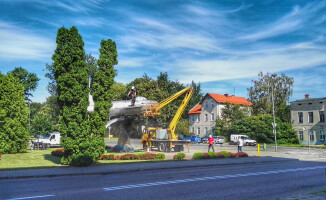 Samolot - pomnik będzie odmalowany i podświetlony 