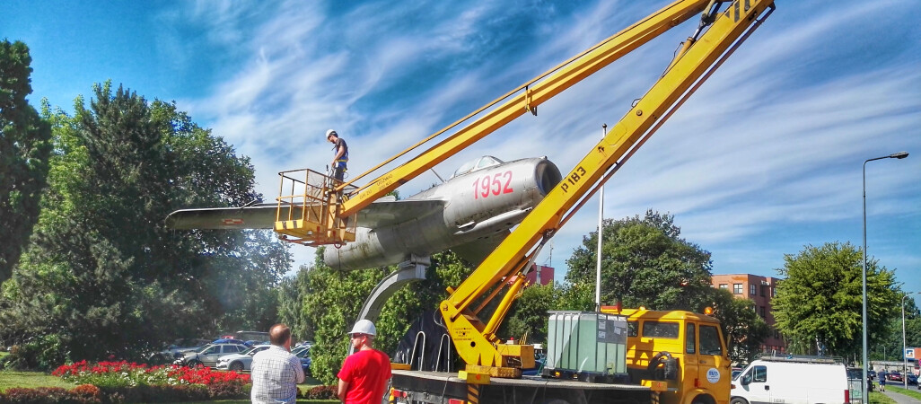 Samolot - pomnik będzie odmalowany i podświetlony 