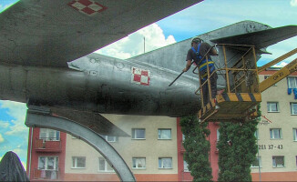 Samolot - pomnik będzie odmalowany i podświetlony 