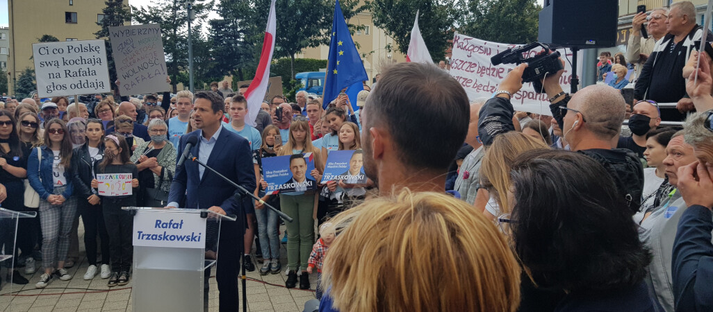 "Mamy prezydenta, który czeka żeby w nocy odebrać telefon od prezesa i tego mamy dość" - Rafał Trzaskowski w Trzciance