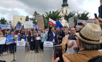 "Mamy prezydenta, który czeka żeby w nocy odebrać telefon od prezesa i tego mamy dość" - Rafał Trzaskowski w Trzciance