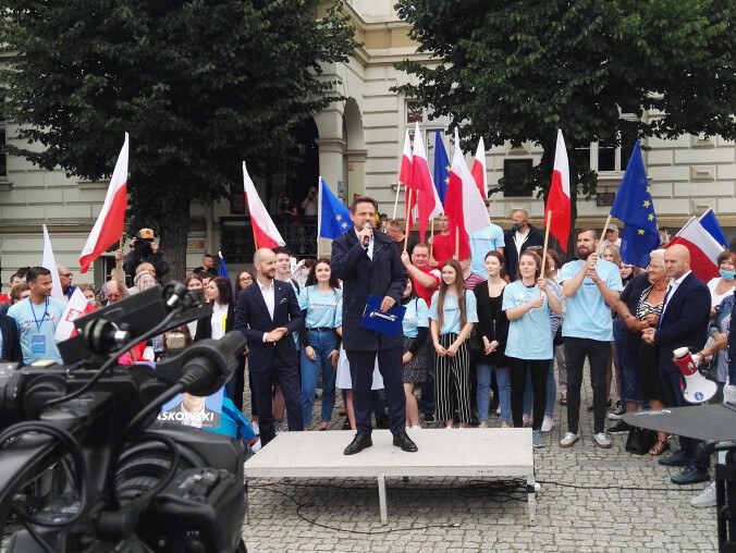 Rafał Trzaskowski rozmawiał z mieszkańcami Wałcza - grafika