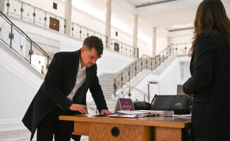Nowi posłowie poznają Sejm. Już wiedzą, ile będą zarabiali