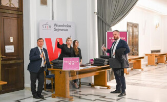 Nowi posłowie poznają Sejm. Już wiedzą, ile będą zarabiali