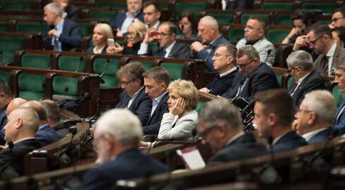 Nowi posłowie poznają Sejm. Już wiedzą, ile będą zarabiali - grafika