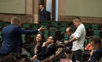 Nowi posłowie poznają Sejm. Już wiedzą, ile będą zarabiali