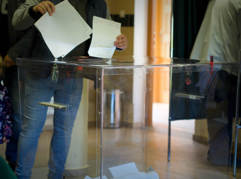 Samorządowcy przeciwko wyborom 10 maja. Wicemarszałek Sejmu: stracą - grafika