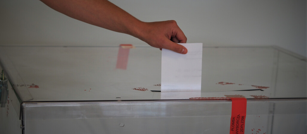 Kto do Sejmu? Na ile mandatów liczą ugrupowania i z kim koalicje?