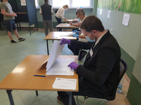 W Złotowie i powiecie złotowskim Rafał Trzaskowski przed Andrzejem  - grafika